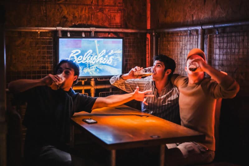 Friends enjoying drinks at Belushi's bar in Edinburgh – great atmosphere on-site at one of the best hostels in Edinburgh